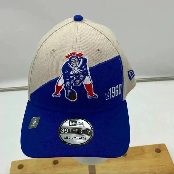 New Era NFL New England Patriots 2023 Sideline Historic 39THIRTY Stretch Fit Hat - Picture 2 of 11